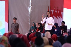 Salurkan PKH di Cimahi, Presiden: Bijak Gunakan Uang Bantuan