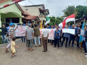Sidang Lahan BKP Diwarnai Aksi Mahasiswa Kampus Milik Suroyo