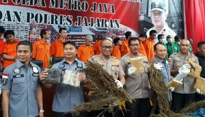 Polda Metro Jaya Bersama Polres Jakbar Ungkap 1,3 Ton Ganja