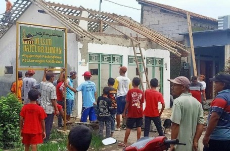 Polemik Peluasan Masjid Selesai, Rumah Diatas Tanah Wakaf Dibongkar