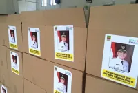 Bansos Berlebel Stiker Bupati