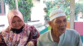 H. Hambali Didampingi Anaknya, Siti Fatimah