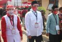 Bupati Jember Faida saat mendaftar melalui jalur independen ke KPU Jember