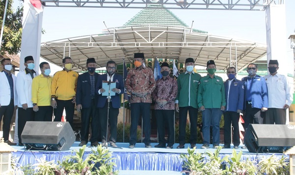 Deklarasi Ipong Muchlissoni-Bambang Tri Wahono 