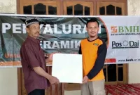 BMH dan Pos Dai Serahkan Bantuan Keramik