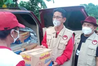 Ketua DPC PDIP Kabupaten Bekasi: Soleman serahkan bantuan korban banjir