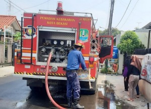 Akibat Arus Pendek Listrik Rumah Terbakar di Kota Bekasi