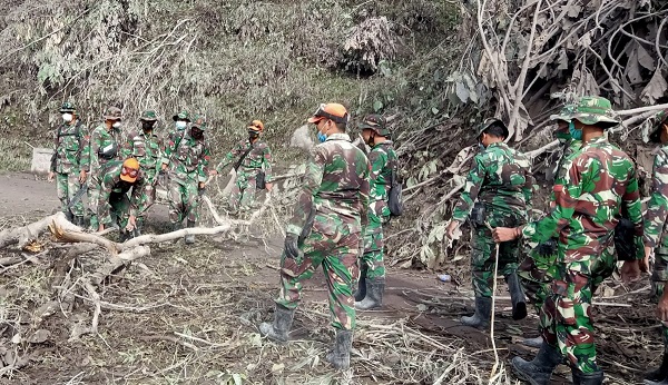 TNI Sisir Lokasi Gunung Semeru