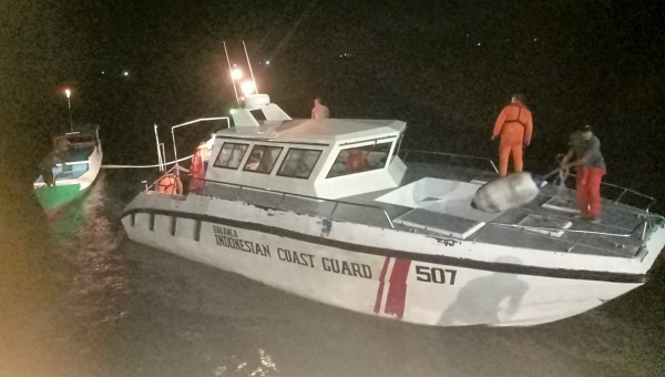 Longboat Mati Mesin di Perairan Tanjung Tamedan