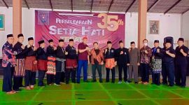 Wakil Walikota Bekasi, Tri Adhianto Bejabat Tangan Dengan Ketua DPRD Kabupaten Bekasi, BN Holik Qodratullah (Tengah)