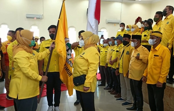 Ketua DPD Golkar Kota Bekasi Ade Puspitasari Lantik 12 PK Se-Kota Bekasi