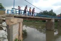 Jembatan Akses Warga Dua Desa di Cikarang Utara
