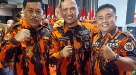 Ketua MPC PP Kabupaten Bekasi, H. Apuk Idris (Kiri) Bersama Ketua MPW Jabar, Dian Rahardian (Tengah) dan Pengurus  MPN, Alex (Kanan)