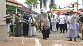 Kades Kedung Waringin Hj. Tita Komala Resmikan Kantor Desa Baru 