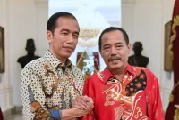 Ketua Umum RKIH Kris Budihardjo bersama Presiden Jokowi pada suatu acara di Jakarta beberapa waktu lalu (Foto: Istimewa)