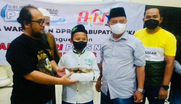 Wartawan Kabupaten Bekasi Santuni Yatim