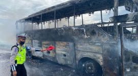 Bus Pariwisata Al - Mubarok Terbakar