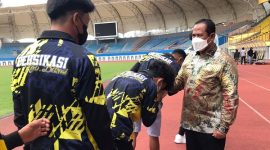 Plt. Bupati Bekasi, H. Marjuki Lepas Tim Sepakbola Persikasi