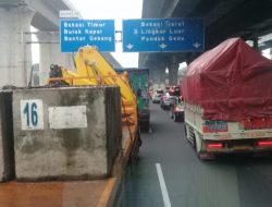 Ada Perbaikan Jalan, Tol KM 11 – 200 Arah Jakarta Macet Parah