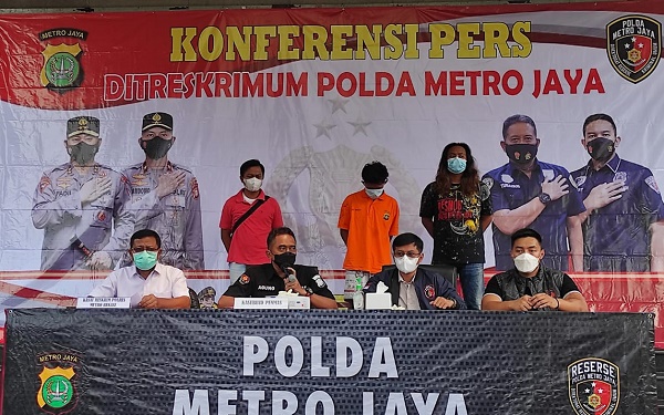 Polda Metro Jaya Pajang Salah Satu Begal di Cikarang