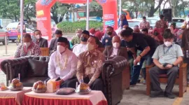 Plt. Bupati Bekasi: Ahmad Marjuki, SE (Kemeja Putih)