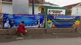 Banner Ucapan Kades dan LPM Desa Karangraharja Kabupaten Bekasi