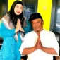 Foto: Kades Karangraharja: H. Suhendra AR Bersama Istri 