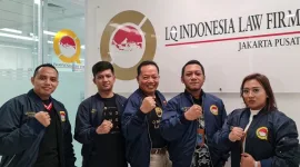 Co-Founder LQ Indonesia Law Firm: Leo Detri, SH, MH (Tengah)