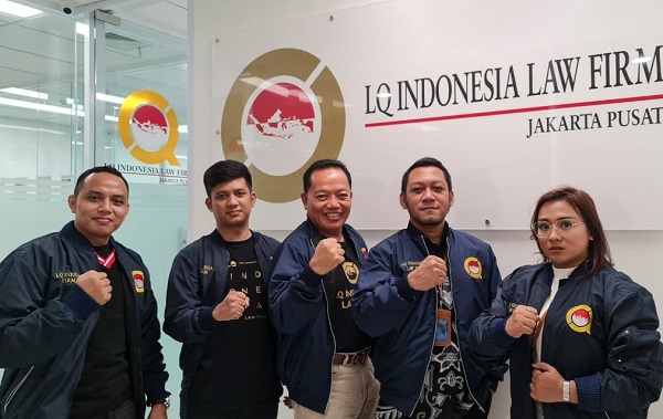 Co-Founder LQ Indonesia Law Firm: Leo Detri, SH, MH (Tengah)