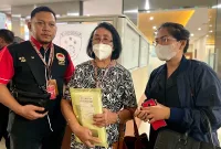 Foto: Prof. Ing Mokoginta (Tengah) Bersama Jaka Maulana dan Franziska Dari LQ Indonesia Law Firm 