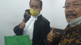 Kuasa Hukum Dyni Rahmawati: Ferry Juan (Masker Kuning) 