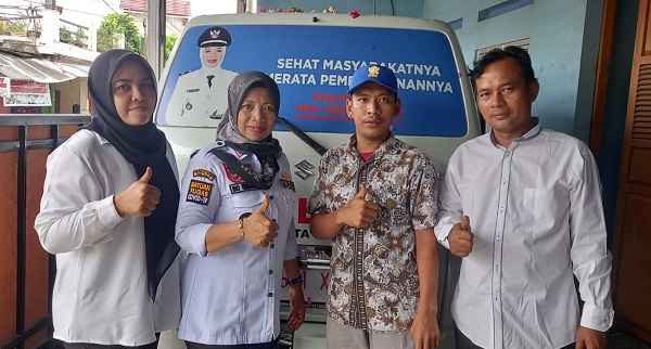 Kades Karang Rahayu, Ino Hermawati Bersama Staff Desa 