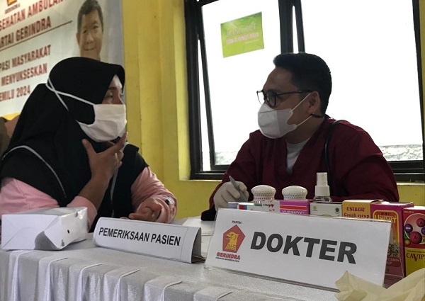DPC Gerindra Kabupaten Bekasi Gelar Pengobatan dan Sembako Gratis
