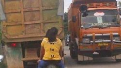 Truck Tanah Urugan Kembali Bebas Berlalu Lalang di Jalan Raya Kebalen