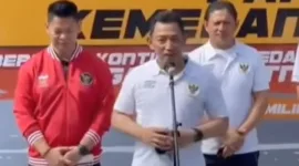 Foto: Raja Sapta Oktohari (Kiri) dan Kapolri Jenderal Listyo Sigit Prabowo (Tengah) 