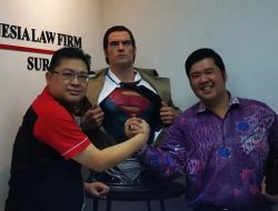 Foto Bareng Superhero Favorit Anda di Kantor Hukum Lq Indonesia Law Firm