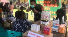 Satgas Yonif 126 KC Gelar Pengobatan Massal