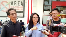 Ketua DPC PDIP Kabupaten Bekasi Soleman (Kiri) Bersama Anggota DPR RI, Rieke Diah Pitaloka (Kanan)