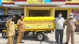 Penyerahan Bantuan Dari Fajarpaper