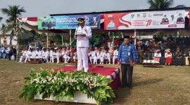 Foto: Camat Pebayuran, H, Hanief, S, Sos, MM Jadi Inspektur Upacara 