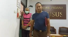 Tersangka AR Kepala Desa Cibuntu Kabupaten Bekasi