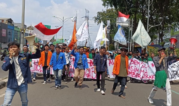 Aksi BEM Se-Bekasi di Depan Gedung DPRD Kota Bekasi