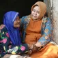 Foto: Wakil Bupati Ponorogo, Hj. Lisdyarita Kunjungi Mbah Ponirah 