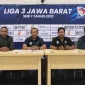 Foto: Ketua Askab PSSI Kabupaten Bekasi, H. Hamun Sutisna (dua dari kiri)