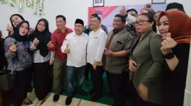 Foto: BN Holik Qodratullah (Tengah Berpeci Hitam) 