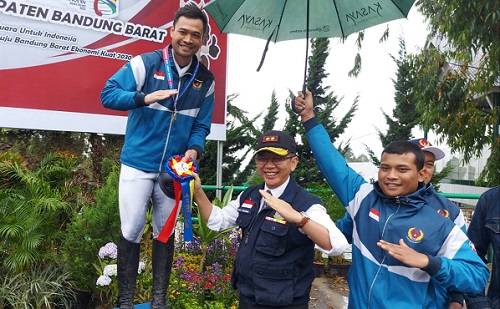 Foto: Pj Bupati Bekasi, Dani Ramdan Bersama Atlit Berkuda Kabupaten Bekasi