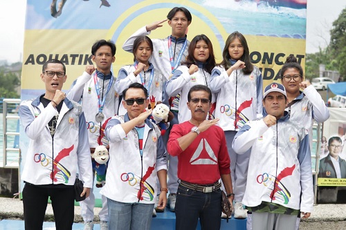 Foto: Pj Bupati Bekasi Dani Ramdan Bersama Atlit Lompat Indah Kabupaten Bekasi