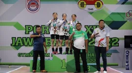 Angkat Besi Putri Kabupaten Bekasi Raih Medali Emas 