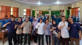 Foto: Ketua DPRD Kabupaten Bekasi, HM BN Holik Qodratulloh (Tengah Kemeja Putih)