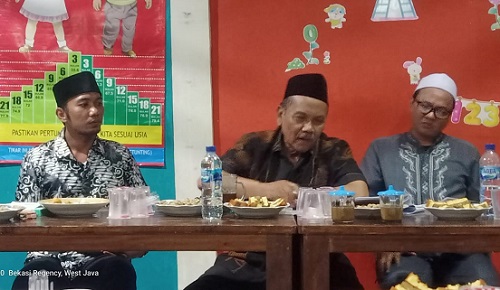 Ket. Foto: Kades Karang Satria Jaenuddin Hadir Dalam Musyawarah Warga RW05